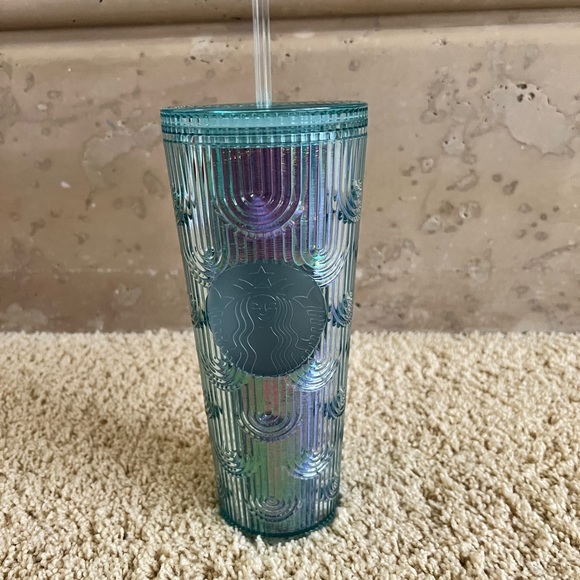 π Starbucks 2022 Mermaid
Iridescent Rainbow Tumbler
Venti Limited Edition ππ